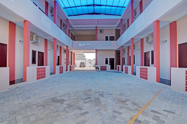 OYO  92946 デクナ ホームステイ シャリア