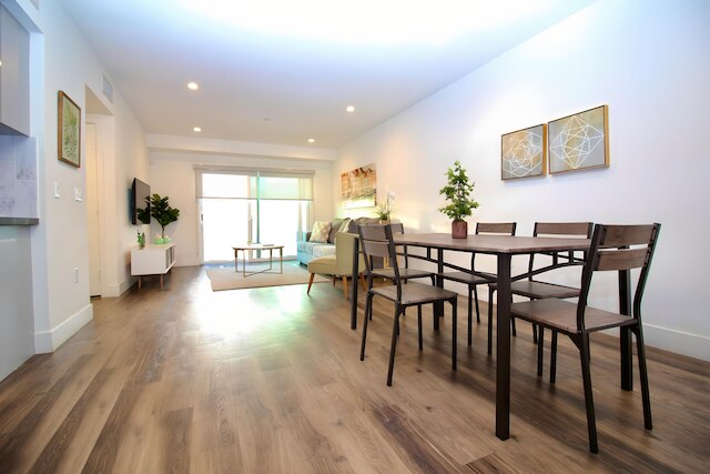 ロサンゼルス デラックス スイーツ - 2 ベッドルーム & 2 バスルームズ