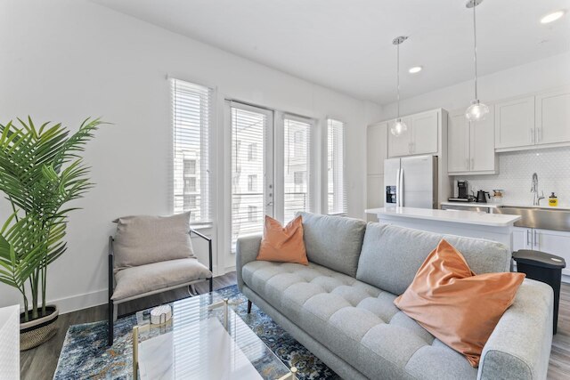 シック ウェスト ダウンタウン スタジオ ウィズ ウォッシャー ドライヤー