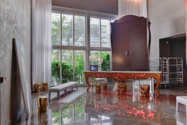 ラグジュアリー コンドズ ウィズ パノラミック ビューズ