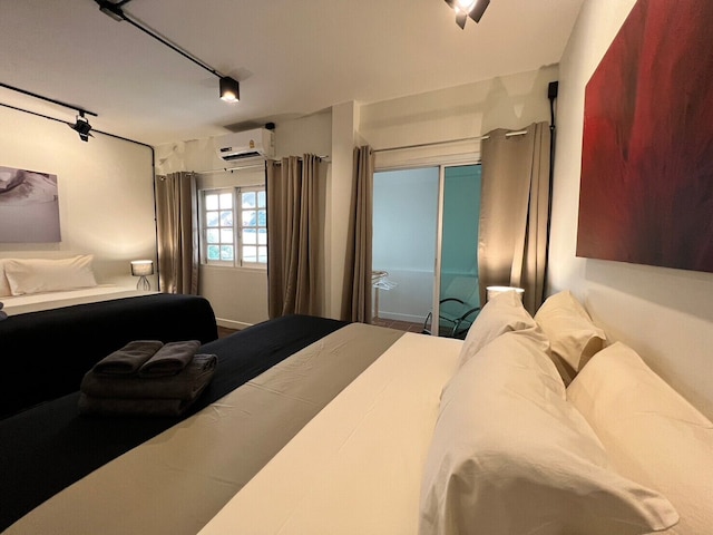 ミニ・ミー・ハブス - オールド・シティのチャーム・スイーツ