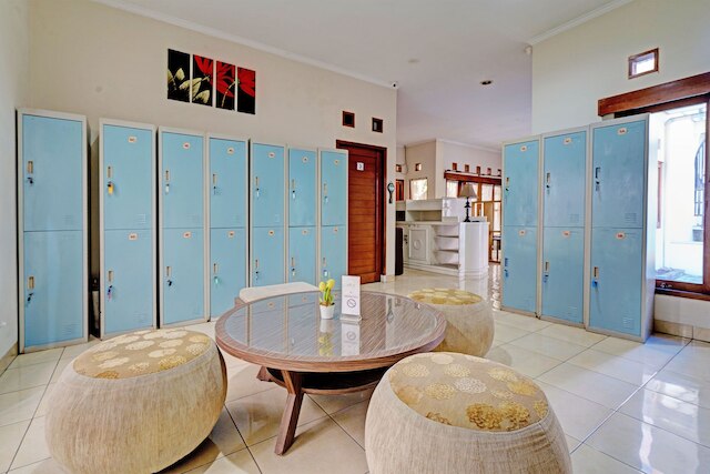 SPOT ON 92975 アリア ホステル カプセル Cihampelas