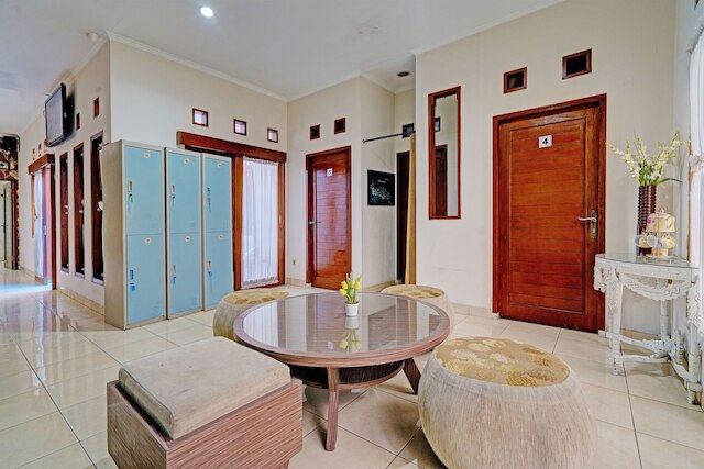 SPOT ON 92975 アリア ホステル カプセル Cihampelas