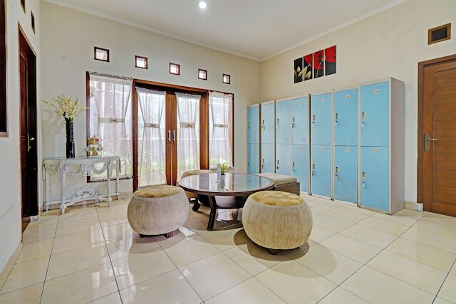 SPOT ON 92975 アリア ホステル カプセル Cihampelas