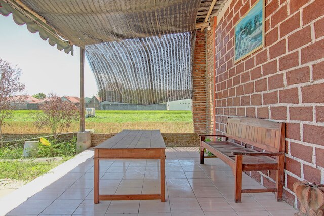 OYO Life 93010 オマハ バレン シャリーア Sambisari