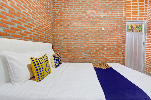 OYO Life 93010 オマハ バレン シャリーア Sambisari