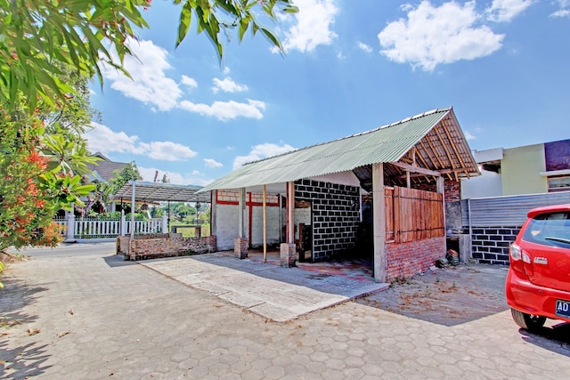 OYO Life 93010 オマハ バレン シャリーア Sambisari