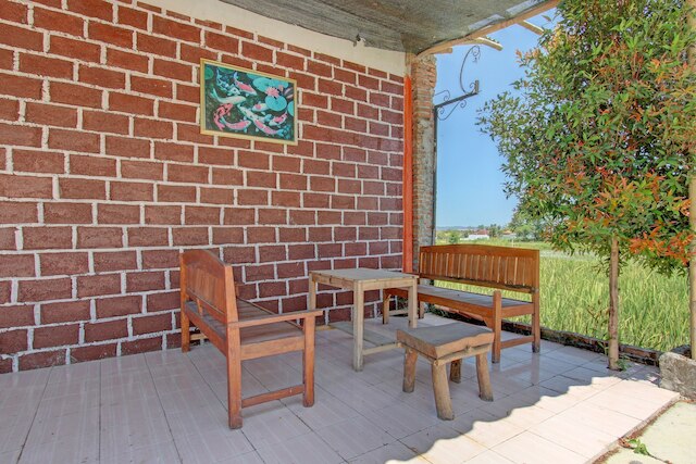 OYO Life 93010 オマハ バレン シャリーア Sambisari