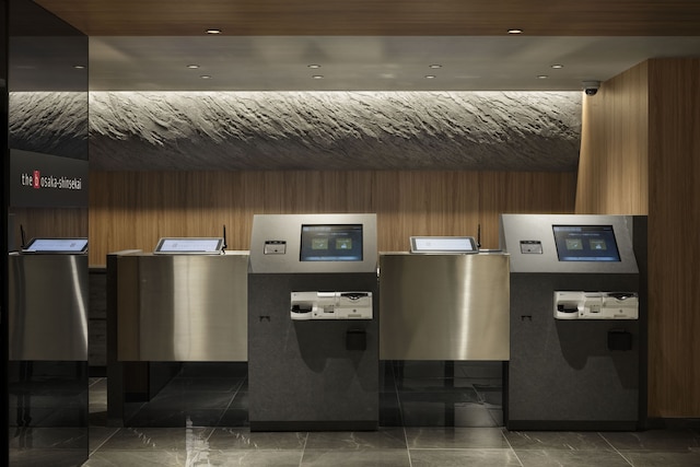 the b 大阪新世界