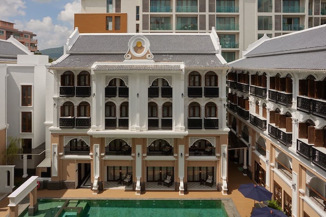 CHINO at ニマン高級ブティックホテル