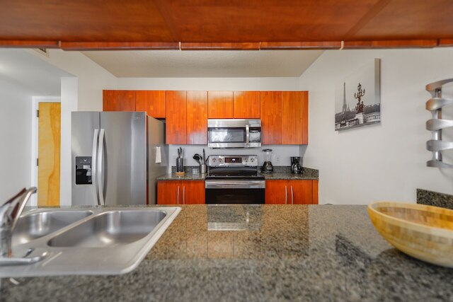 モダンコンドミニアム、ブリッケルの中心部