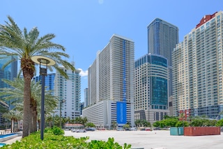 モダンコンドミニアム、ブリッケルの中心部