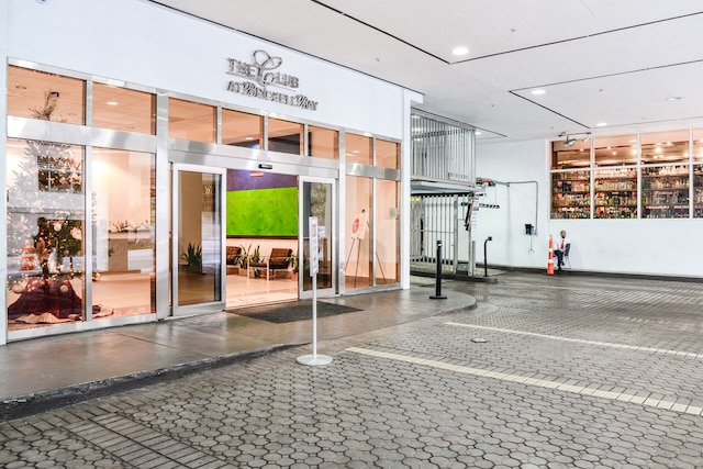 モダンコンドミニアム、ブリッケルの中心部