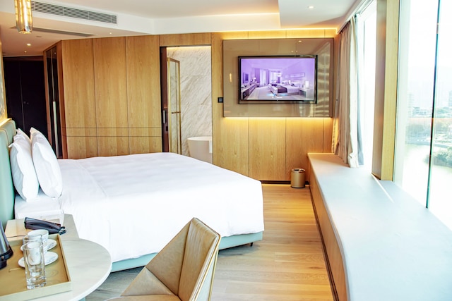 YOHO Treasure Island Hotel