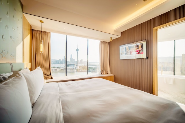 YOHO Treasure Island Hotel