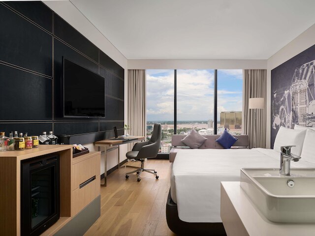 ノボテル プノン ペン バンク  1