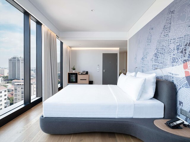 ノボテル プノン ペン バンク  1