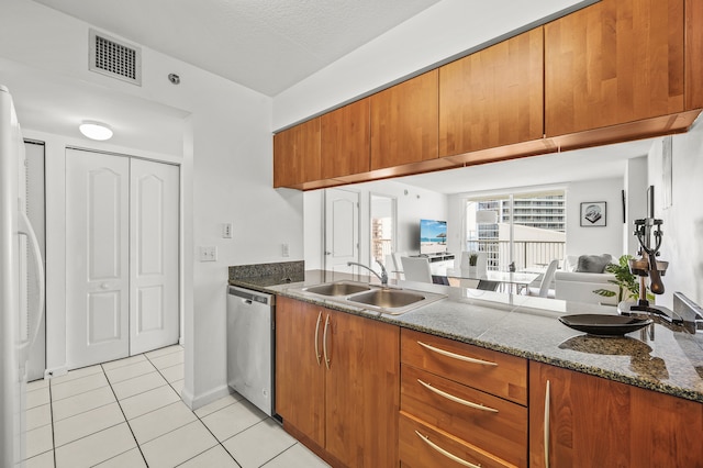 ブリケルの素晴らしい高層ビルとプール