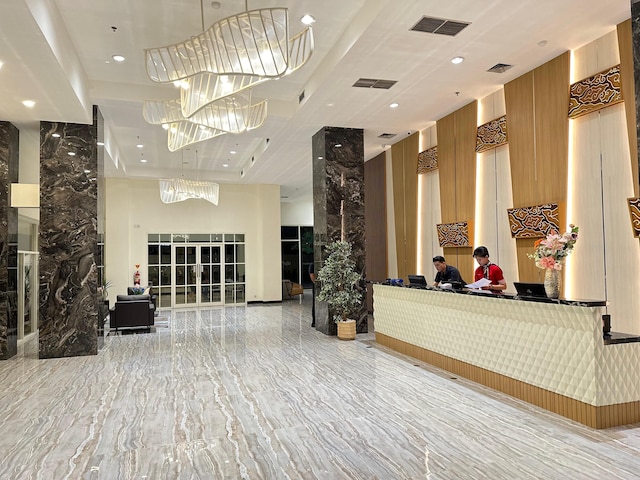 ディプリマホテルジェムルサリスラバヤ