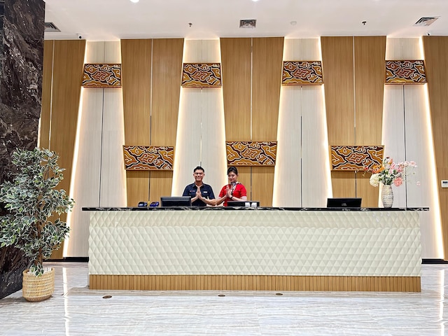 ディプリマホテルジェムルサリスラバヤ