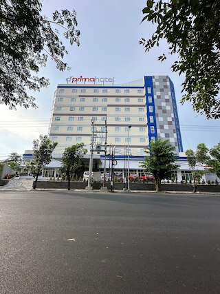 ディプリマホテルジェムルサリスラバヤ