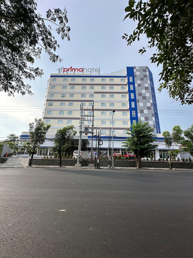 ディプリマホテルジェムルサリスラバヤ