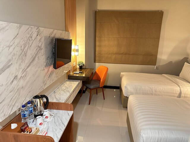 ディプリマホテルジェムルサリスラバヤ