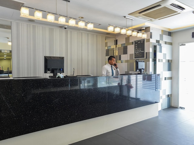 ホテル 81 セレギー