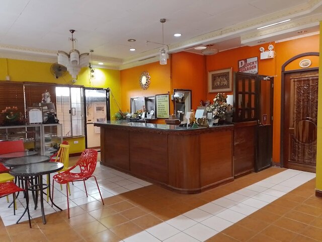 ディ ラッキー ガーデン イン