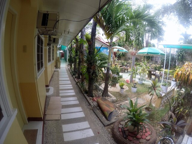 ディ ラッキー ガーデン イン