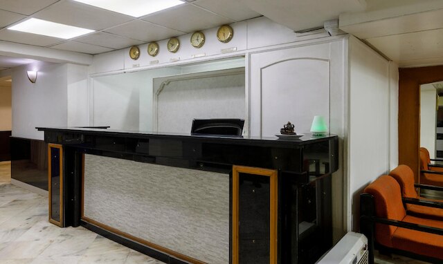 ホテル クラウン アフマダーバード