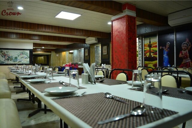 ホテル クラウン アフマダーバード