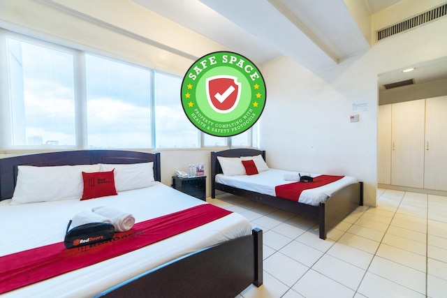 レッドドアーズ プラス アット エ ロドリゲス コーナー バナウェ