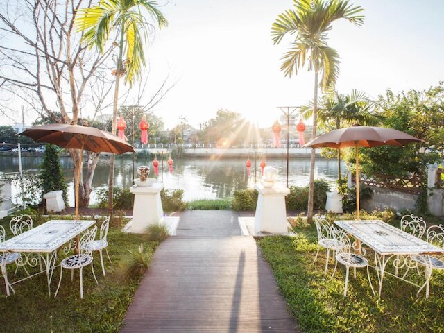 OYO 261 リバーサイド コロニアル ホテル