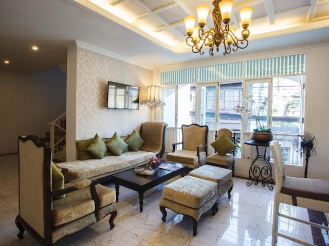 OYO 261 リバーサイド コロニアル ホテル