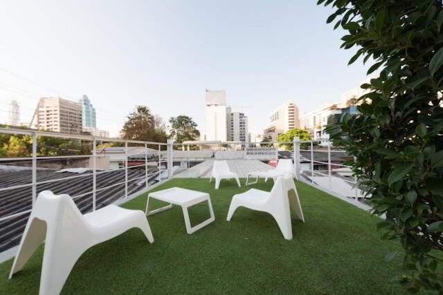 オン ザ ベッド ホステル