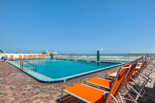 コンフォート イン & スイーツ デイトナ ビーチ オーシャンフロント