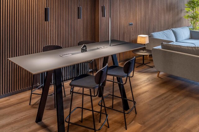 ホスタル オペラランブラス