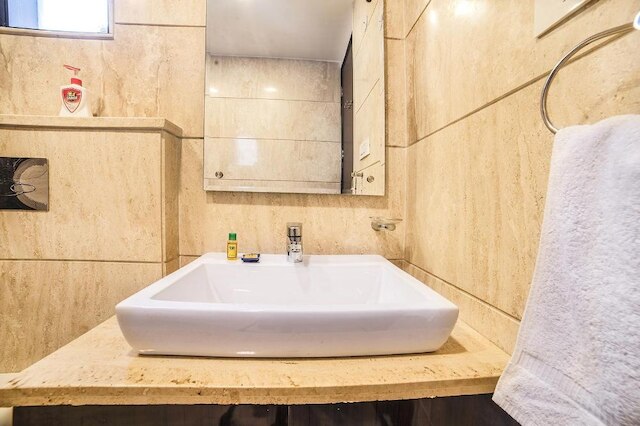 ファブホテル ギャラクシー パテル ナガー