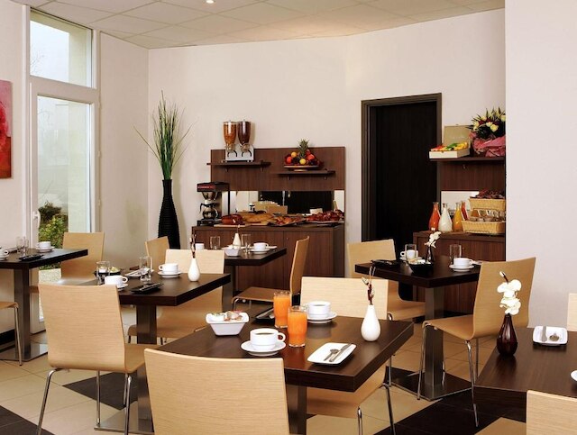 アパートスタイルホテル アダージョ アクセス パリ ク ディブリー