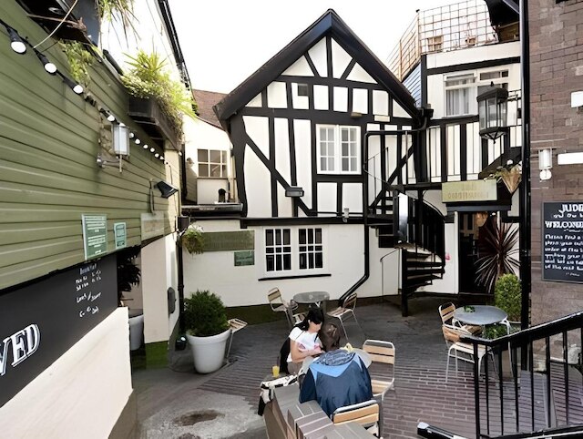 イ オールド タルボット ウスター バイ グリーン キング インズ