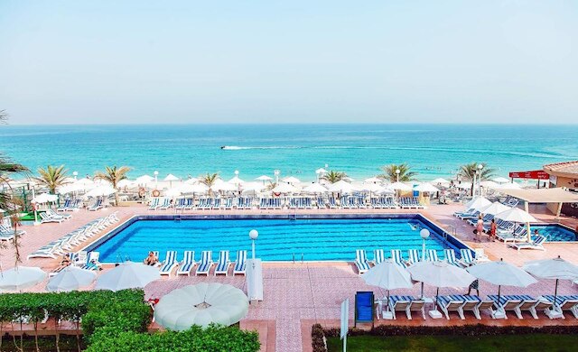 シャルジャ カールトン ホテル