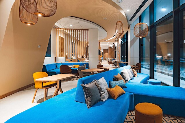 ハンプトン バイ ヒルトン ワルシャワ レドゥータ