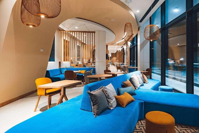 ハンプトン バイ ヒルトン ワルシャワ レドゥータ