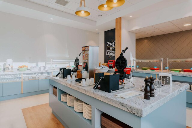 ハンプトン バイ ヒルトン ワルシャワ レドゥータ