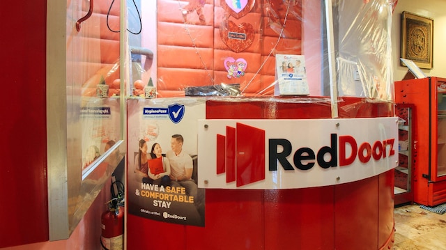 レッドドアーズ @ P フロレンティーノ ストリート サンパロク マニラ