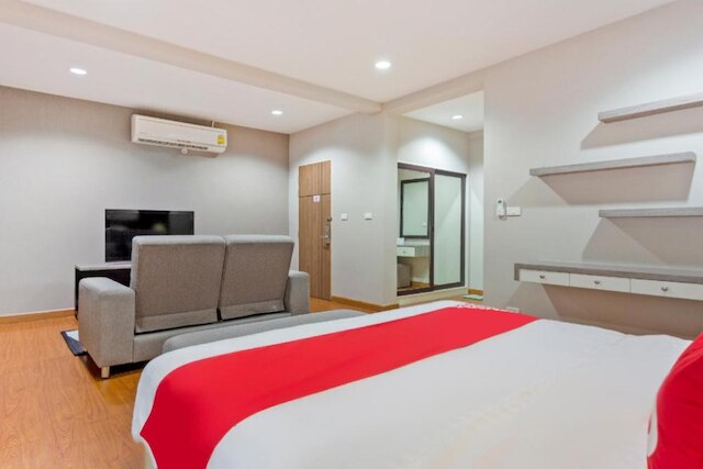 OYO 995 ブルー カフェ アパートメント