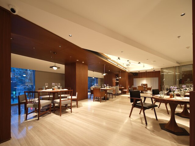 レ スイーツ オリエント、バンド 上海 (上海東方商旅酒店)