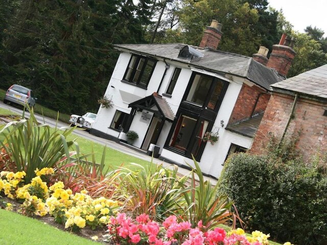 オールド ローズ アンド クラウン ホテル