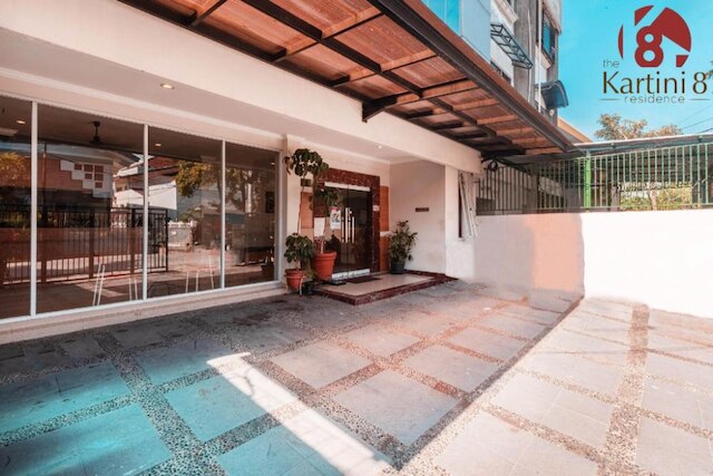 OYO 415 カルティニ 8 レジデンス